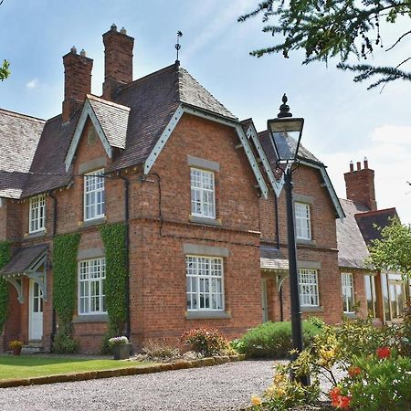 New Hall Farm Ellesmere Port Exterior photo