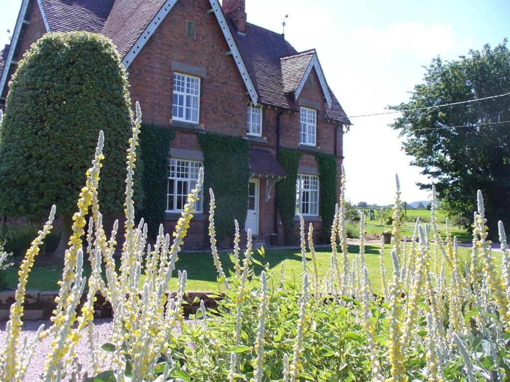 New Hall Farm Ellesmere Port Exterior photo